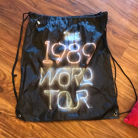 HUGE TAYLOR SWIFT BUNDLE - Picture 4 of 8